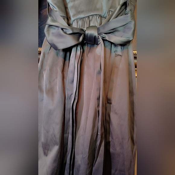 🩶 Elegant Gray Ruffle Wrap Dress - Picture 5 of 8